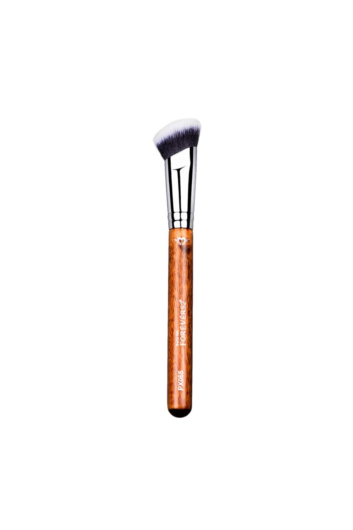 Angled Concealer Brush