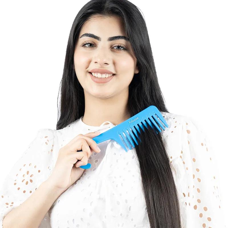 Xcluzive Wide-Tooth Shower Comb W/Hang-On Handle