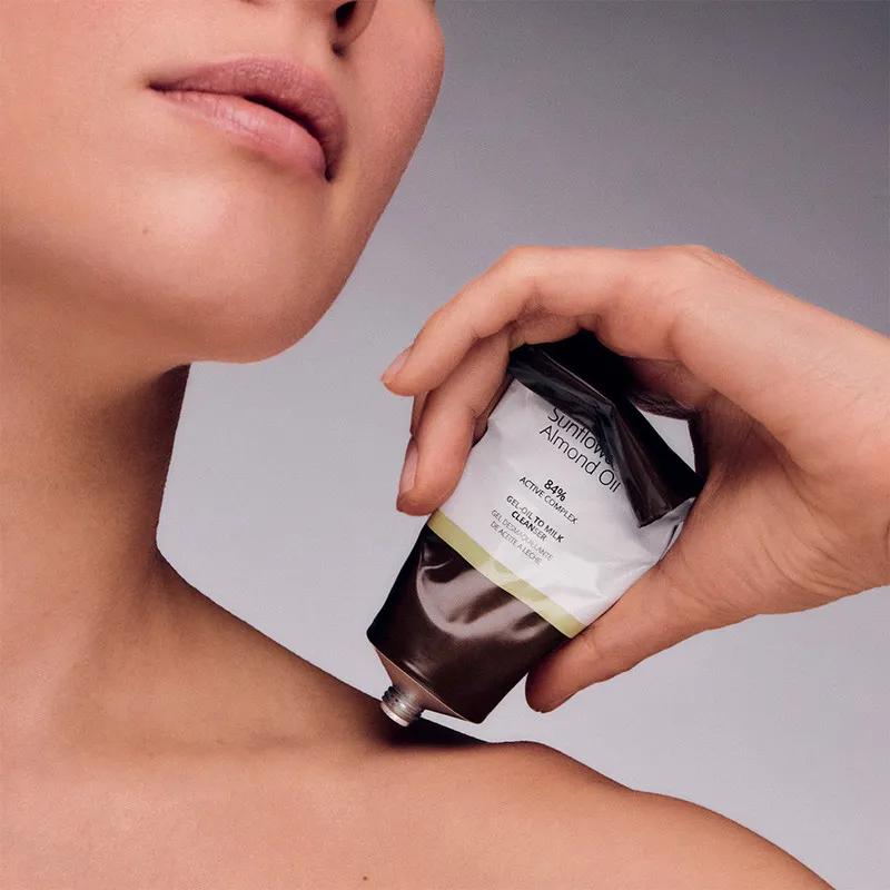SKG - Gel-Oil to Milk Cleanser Sun Flower + Almond Oil 84% 100Ml