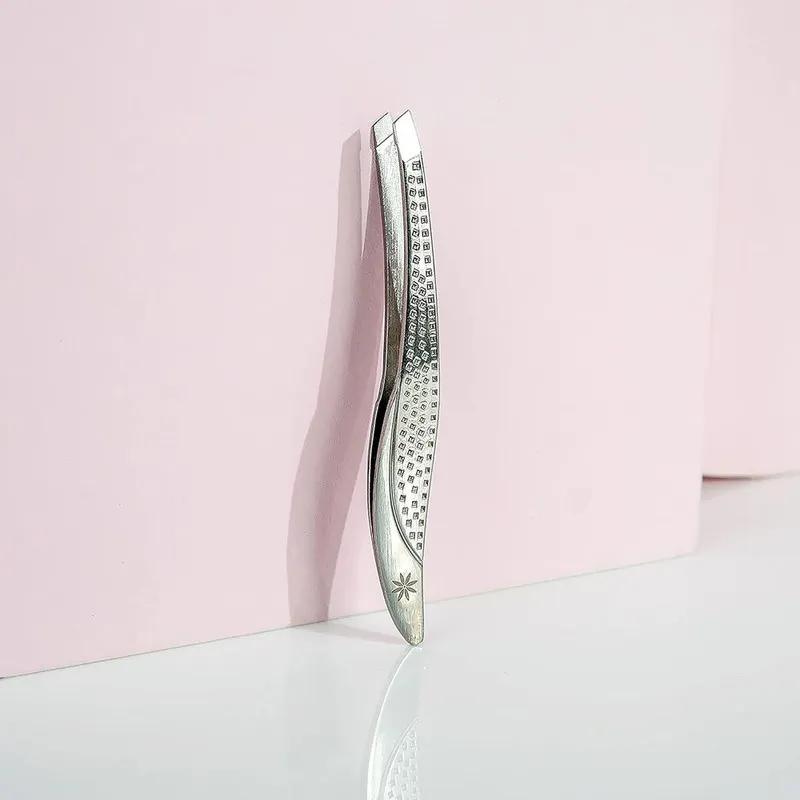 Brushworks Traditional Tweezers