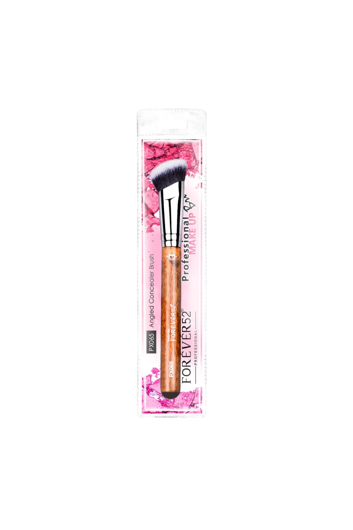 Angled Concealer Brush